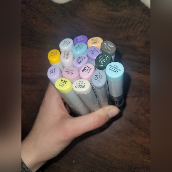 16-Count Copic Marker Set - Picture 2 of 3